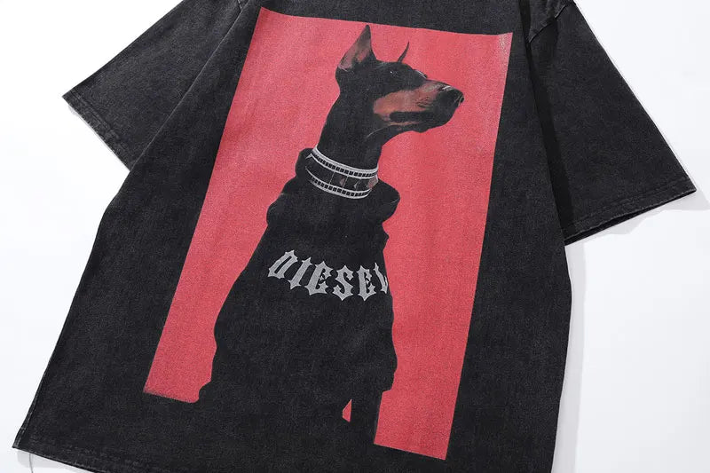 Köpek Baskılı Oversize Tişört, model üzerinde — Navra Wear