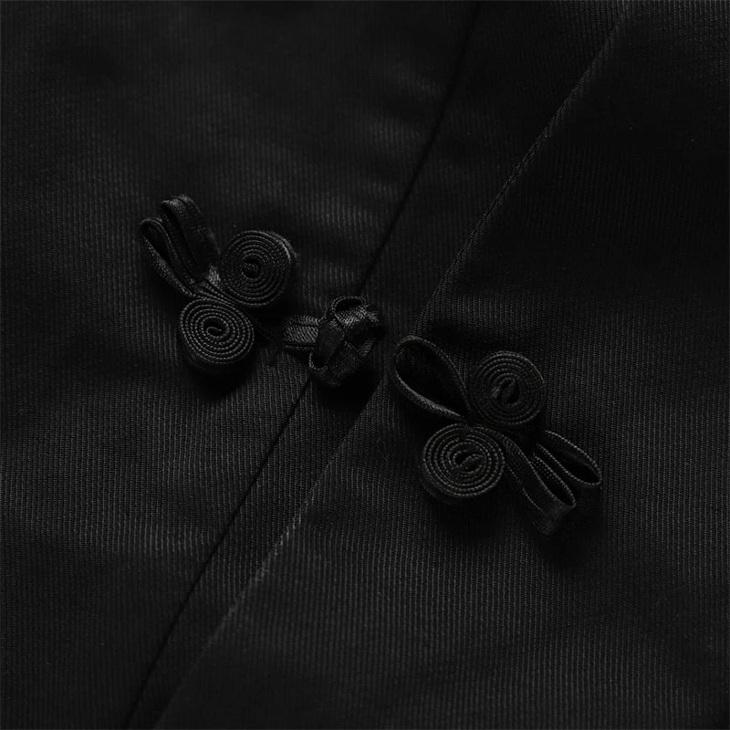 Kadın Siyah Hakim Yaka Gömlek, model üzerinde — Navra Wear