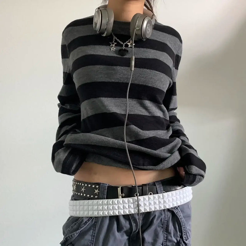 Y2K Çizgili Tişört, önden görünüm — Navra Wear