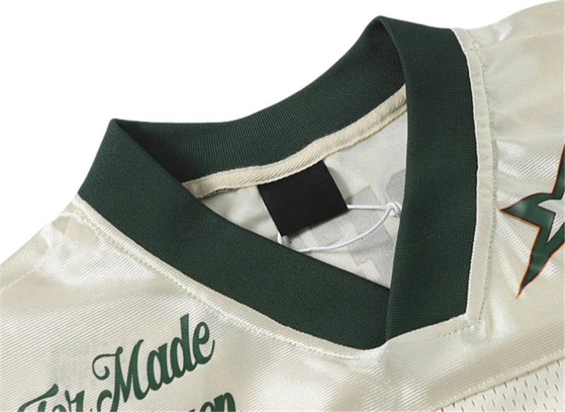 Yıldız Baskılı Tişört, model üzerinde — Navra Wear