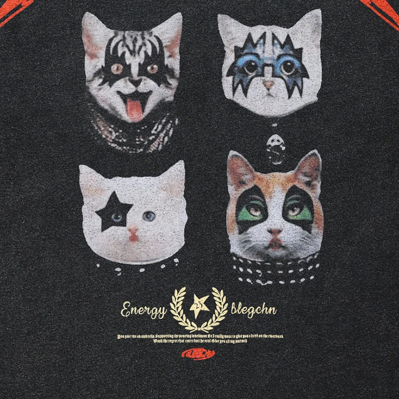 Maskeli Kedi Baskılı Tişört, model üzerinde — Navra Wear