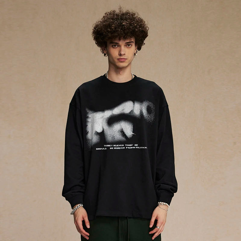 Harf Baskılı Uzun Kollu Tişört, model üzerinde — Navra Wear