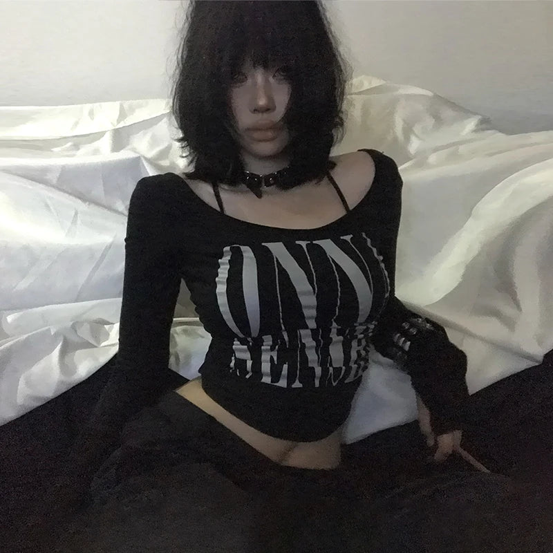Gotik Baskılı Crop Tişört, önden görünüm — Navra Wear