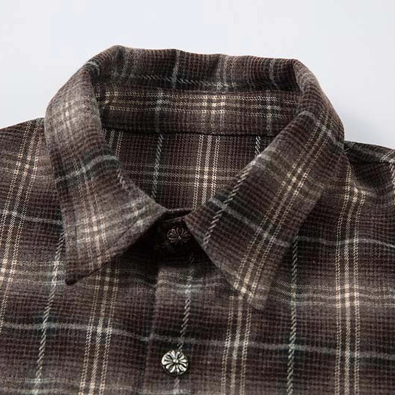Oversize Ekose Düğmeli Gömlek, model üzerinde — Navra Wear