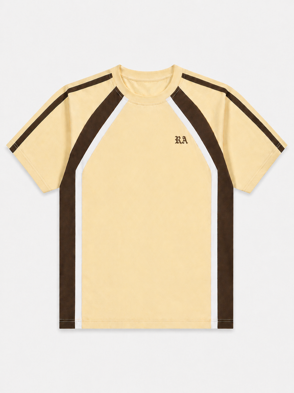 Kontrast Panel Tişört, model üzerinde — Navra Wear