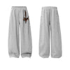Vintage Wide Leg Mozaik Desenli Jogger, model üzerinde — Navra Wear