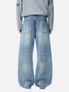 Yıkanmış Baggy Kedi Baskılı Jean Pantolon, yakın çekim — Navra Wear