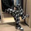 Vintage Bol Kesim Ekose Pantolon, yakın çekim — Navra Wear