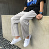 Bol Kesim Pileli Pantolon, yakın çekim — Navra Wear