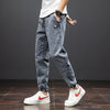 Bol Kesim Jean Pantolon, yakın çekim — Navra Wear