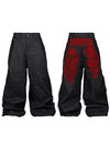Gotik Baskılı Jean Pantolon, yakın çekim — Navra Wear