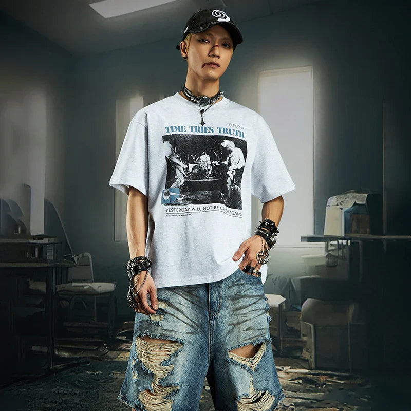 Flattering Sharp-Cut Illustrated Short Sleeve T-Shirt