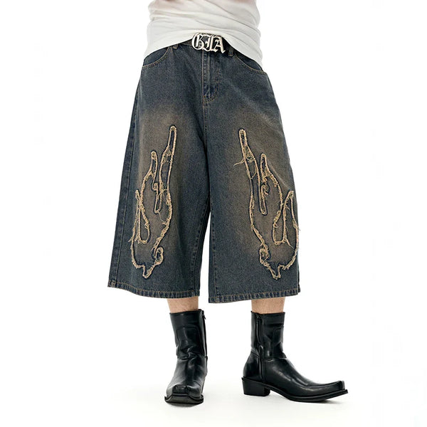Edgy Chain Denim Shorts alternatif görünüm