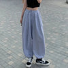 Kadın Wide Leg Western Baskılı Jogger, model üzerinde — Navra Wear