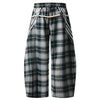 Y2K Wide Leg Ekose Jogger, model üzerinde — Navra Wear
