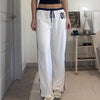 Y2K Wide Leg Jogger, model üzerinde — Navra Wear