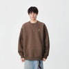 Nakışlı Bisiklet Yaka Sweatshirt, model üzerinde — Navra Wear