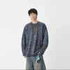 Bisiklet Yaka Sweatshirt, model üzerinde — Navra Wear
