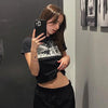 Kadın Gotik Baskılı Tişört, yakın çekim — Navra Wear