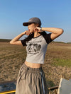 Y2K Crop Tişört, yan görünüm — Navra Wear