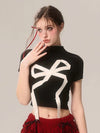 Kadın Vintage Gotik Baskılı Crop Tişört, yakın çekim — Navra Wear
