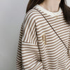 Kadın Vintage Oversize Sweatshirt, yakın çekim — Navra Wear