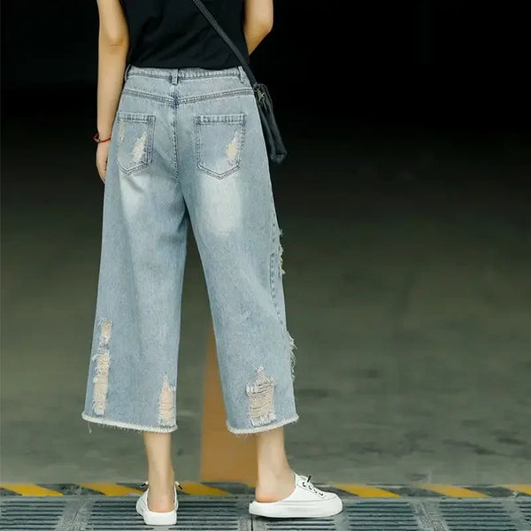 High-Rise Torn Capri Denim Shorts alternatif görünüm