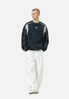 Nakışlı Oversize Sweatshirt, yakın çekim — Navra Wear