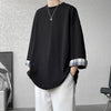Dalga Baskılı Oversize Tişört, model üzerinde — Navra Wear