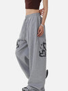 Hip-Hop Baskılı Jogger, model üzerinde — Navra Wear