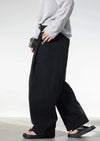 Wide Leg Dolar Baskılı Pantolon, model üzerinde — Navra Wear