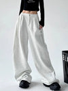 Kadın Vintage Bol Kesim Jogger, model üzerinde — Navra Wear