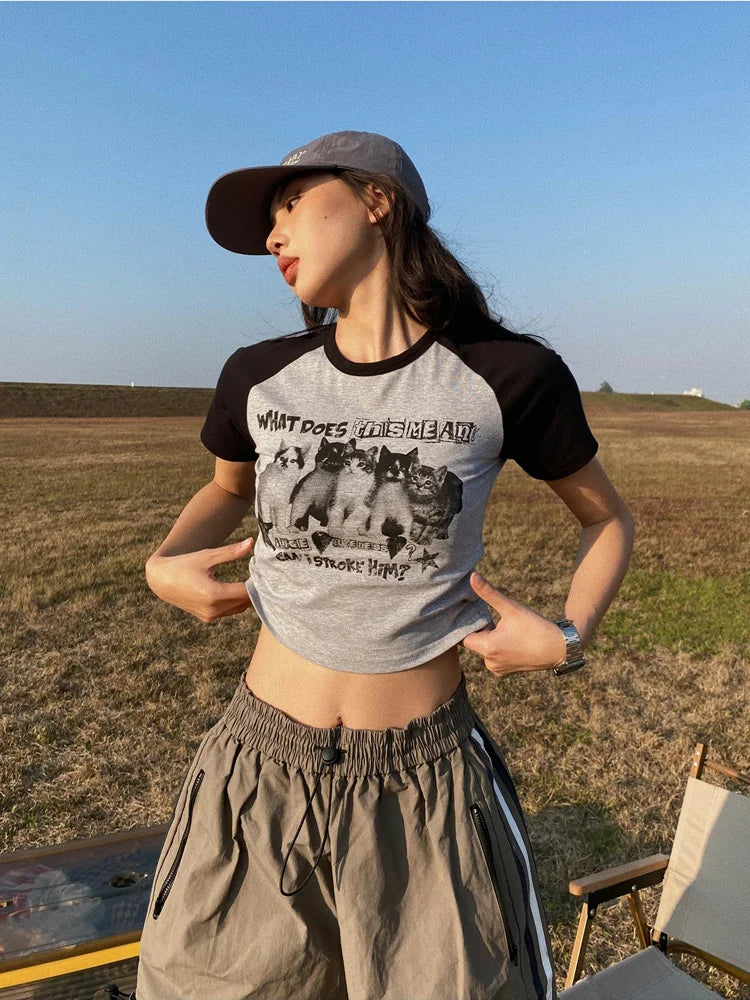 Y2K Crop Tişört, önden görünüm — Navra Wear
