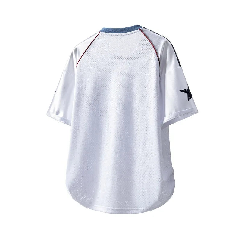 Retro Oyun Baskılı Tişört, model üzerinde — Navra Wear