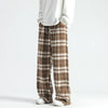 Wide Leg Ekose Jogger, model üzerinde — Navra Wear