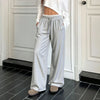 Vintage Wide Leg Jogger, model üzerinde — Navra Wear
