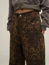 Y2K Leopar Desenli Pantolon, yakın çekim — Navra Wear