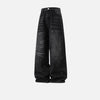 Yıkanmış Baggy Japon Baskılı Jean Pantolon, model üzerinde — Navra Wear