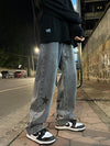Baggy Yıldız Baskılı Jean Pantolon, yakın çekim — Navra Wear