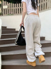 Kadın Bol Kesim Jogger, model üzerinde — Navra Wear