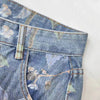 Baggy Çiçek Desenli Jean Pantolon, yakın çekim — Navra Wear