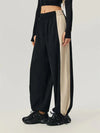 Vintage Color Block Jogger, model üzerinde — Navra Wear