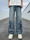 Gotik Baskılı Jean Pantolon, yakın çekim — Navra Wear