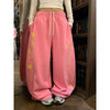 Wide Leg Japon Baskılı Jogger, model üzerinde — Navra Wear