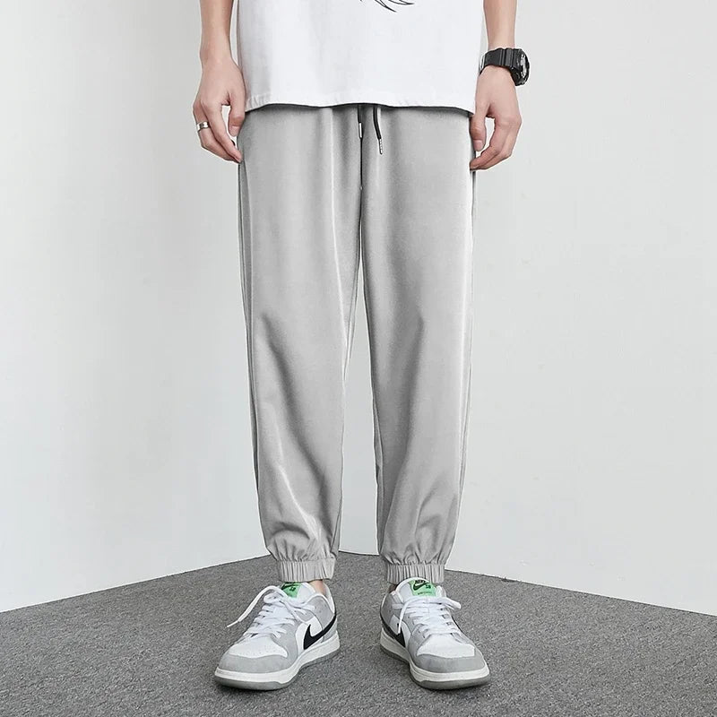 Düz Kesim Jogger, önden görünüm — Navra Wear