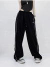 Kadın Vintage Çizgili Jogger, model üzerinde — Navra Wear