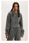 Kadın Crop Polar Sweatshirt, model üzerinde — Navra Wear