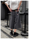 Yıkanmış Baggy Jean Şort, model üzerinde — Navra Wear