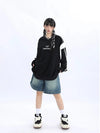 Yıldız Baskılı Oversize Sweatshirt, model üzerinde — Navra Wear