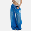 Y2K Wide Leg Jogger, model üzerinde — Navra Wear